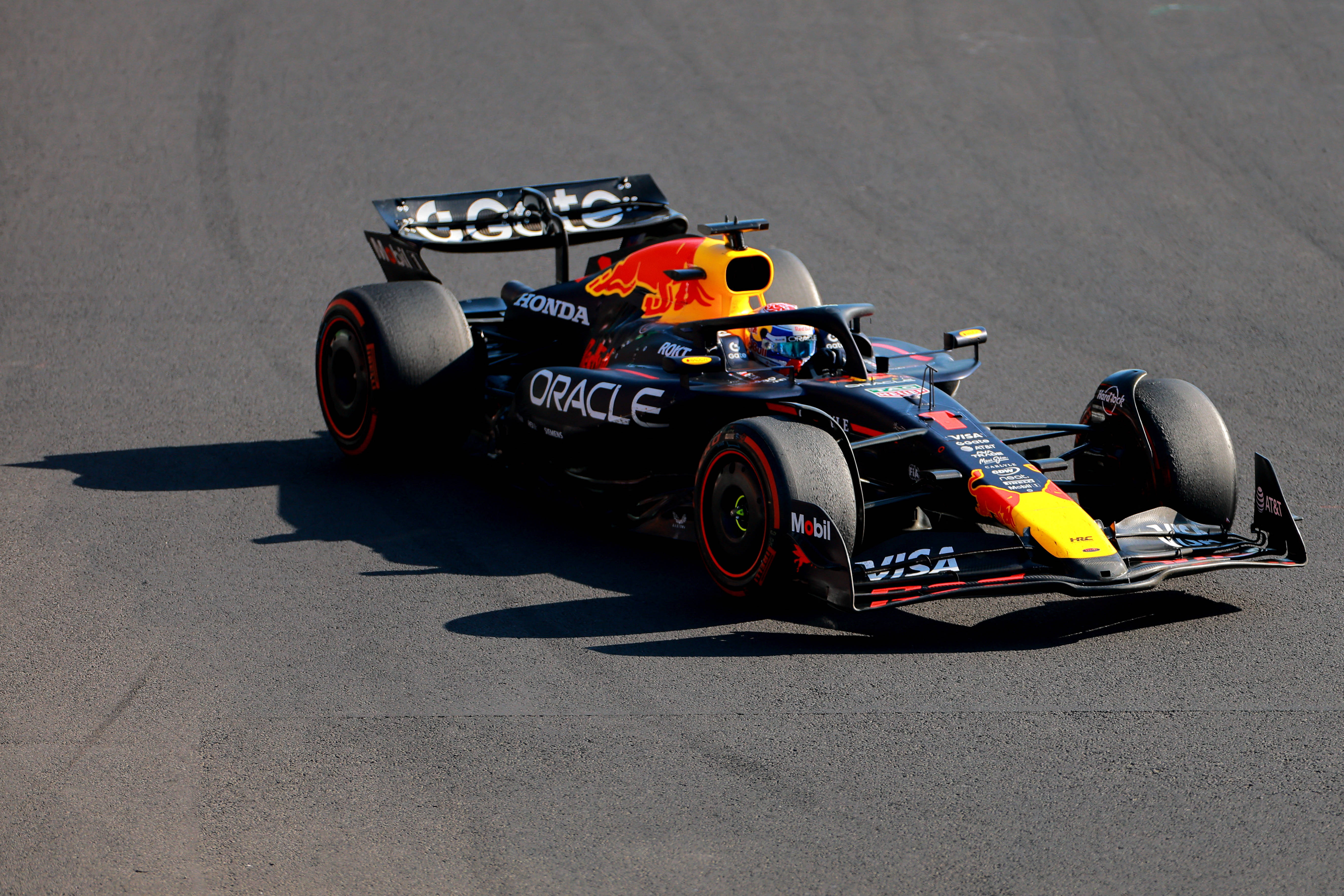 雷诺车队绝杀红牛车队，勒克莱尔统治全场