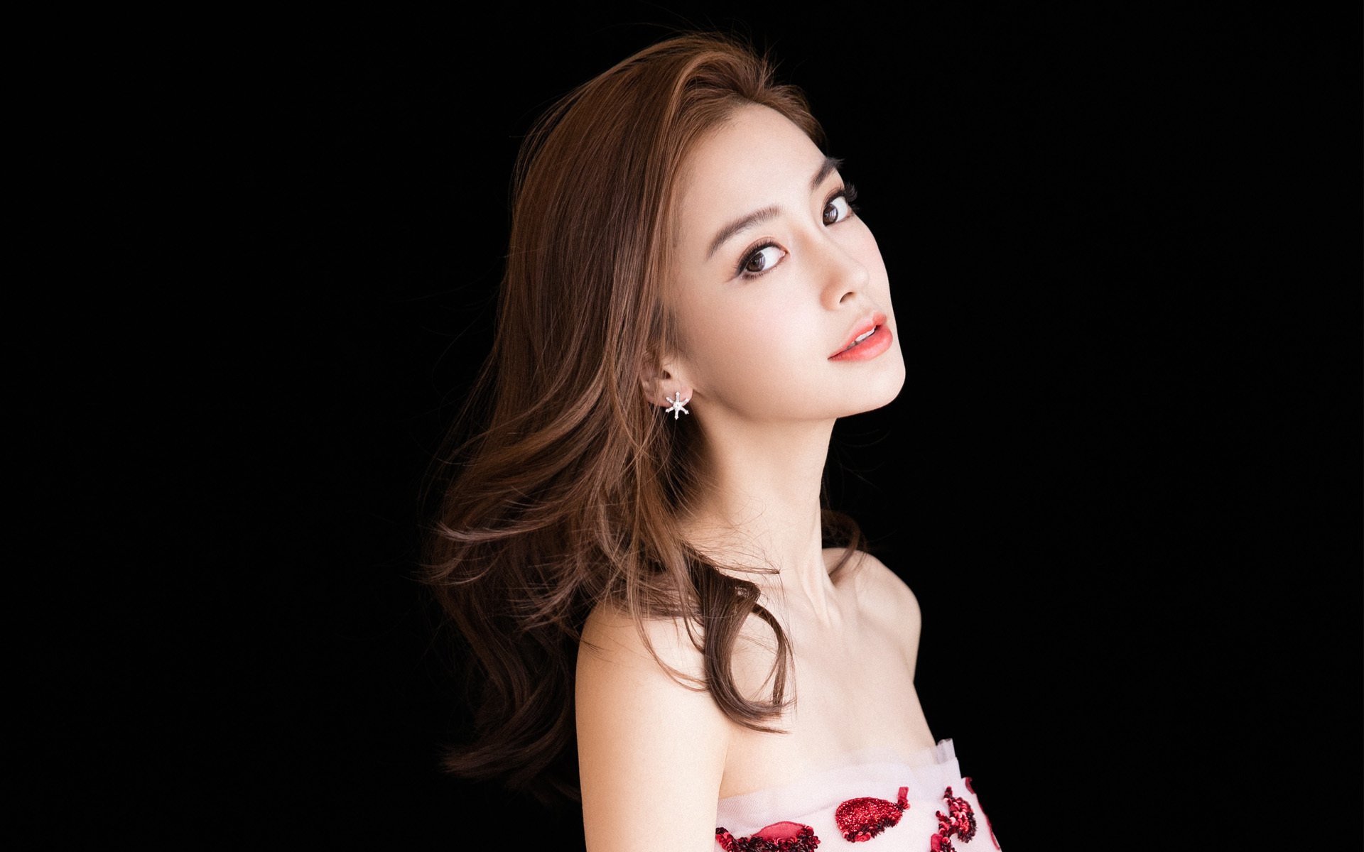 跨界神迹，当莱万踏上篮球场—摩纳哥与西班牙之战的终极逆转